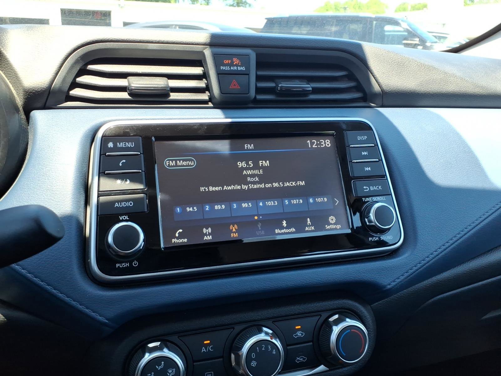 Used 2025 Nissan Versa SV FWD image 8