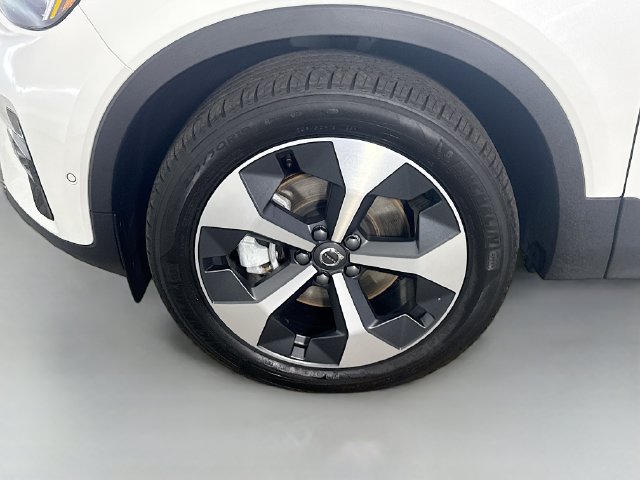Used 2026 Volvo XC40 B5 Plus AWD/4WD image 37