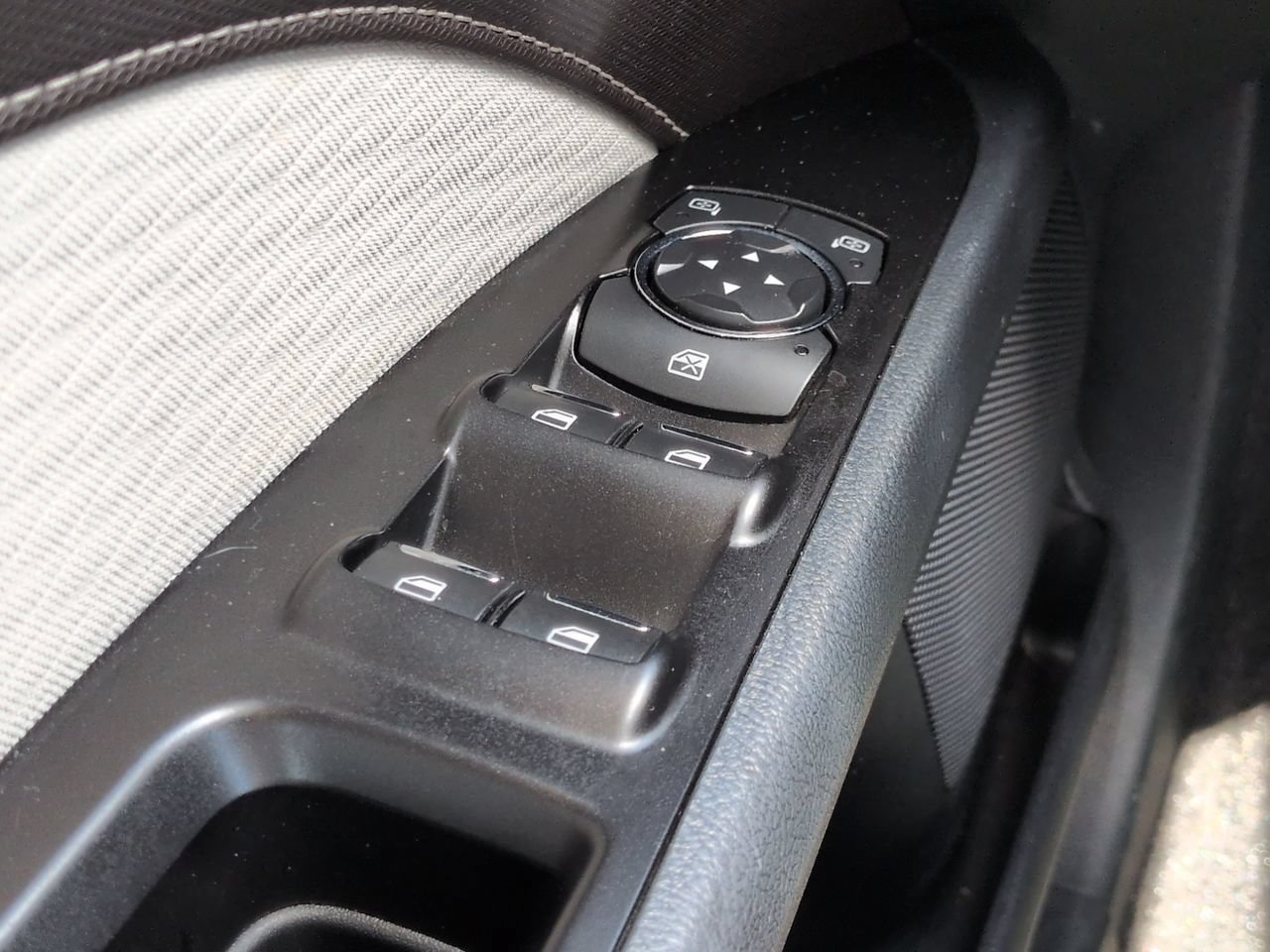 Used 2019 Ford Fusion SE w/ Equipment Group 151A FWD image 24