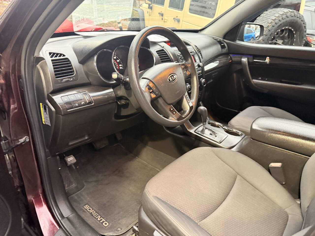 Used 2011 Kia Sorento LX w/ Convenience Pkg image 13