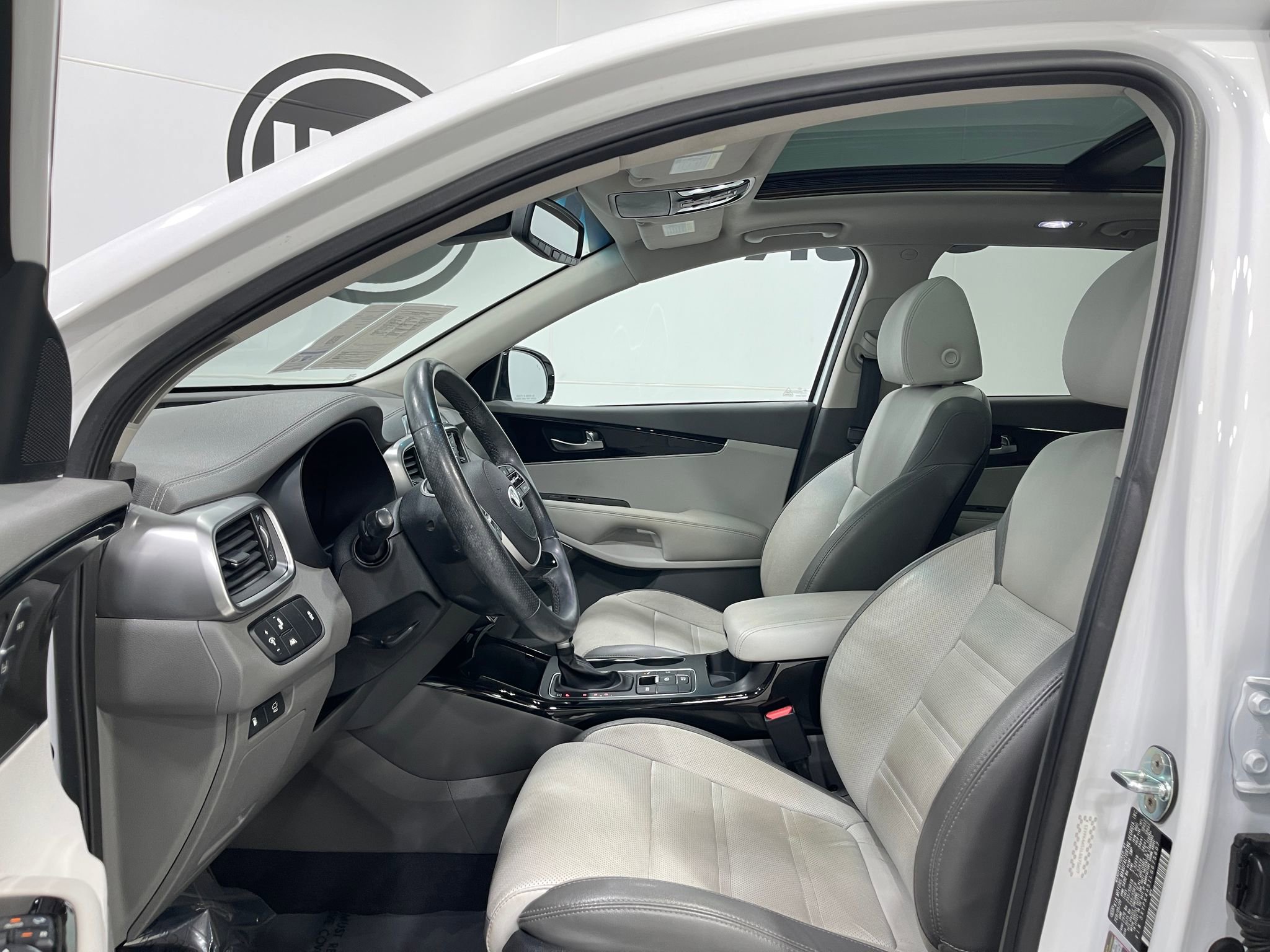 Used 2020 Kia Sorento SX image 12