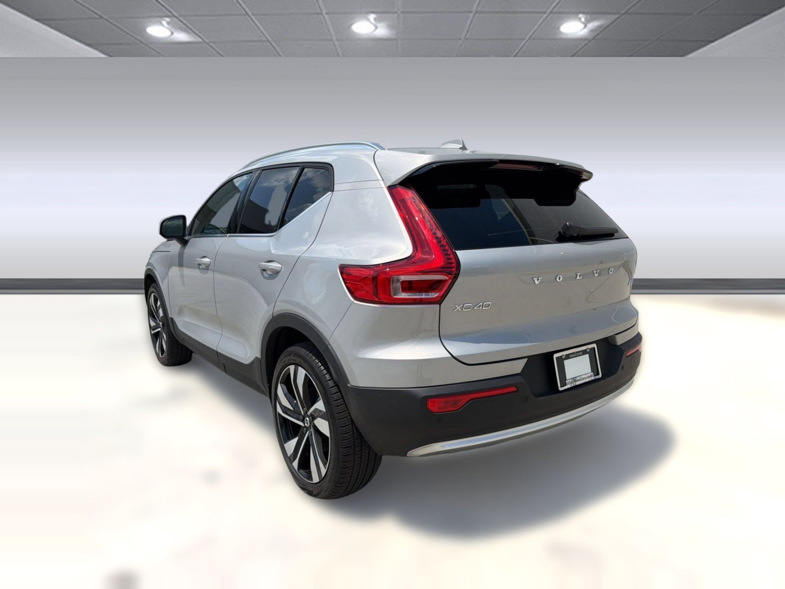 Used 2023 Volvo XC40 B4 Plus w/ Protection Package Premier FWD image 3