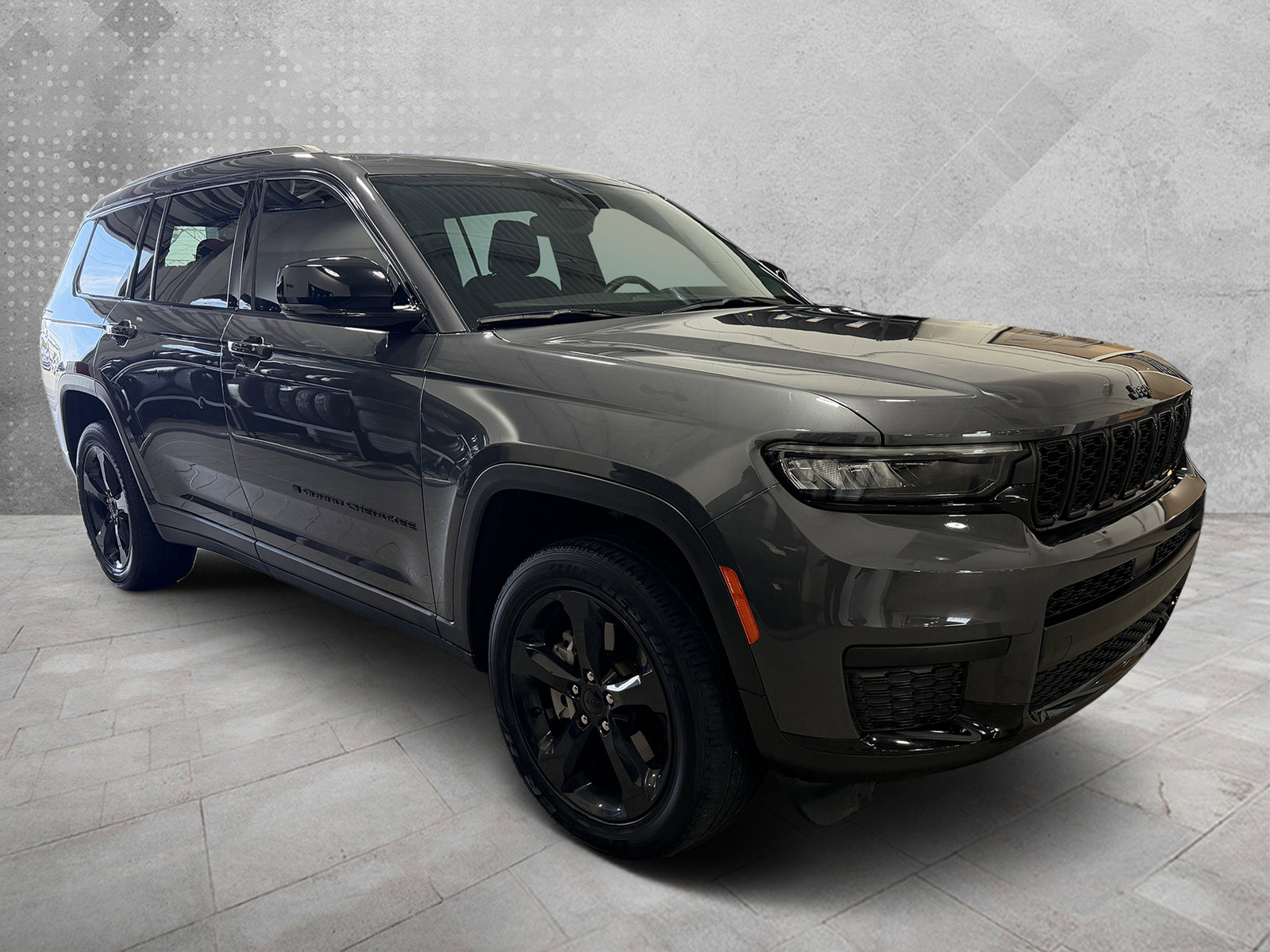 Used 2023 Jeep Grand Cherokee L Laredo image 1