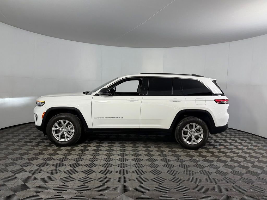 Certified 2023 Jeep Grand Cherokee Limited w/ Trailer Tow Prep Group (B) RWD image 8