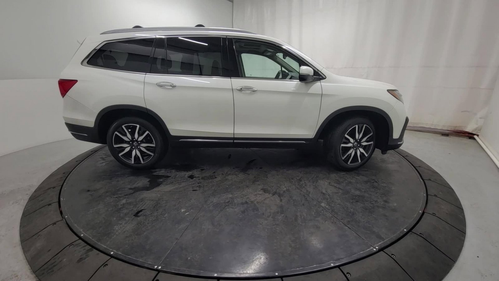 Used 2019 Honda Pilot Elite image 2