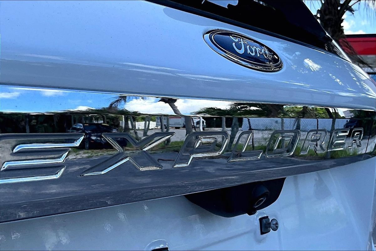 Used 2022 Ford Explorer XLT w/ Class IV Trailer Tow Package AWD/4WD image 24