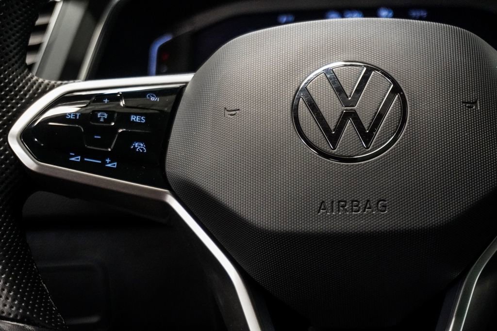 Used 2022 Volkswagen Tiguan SEL R-Line AWD/4WD image 16