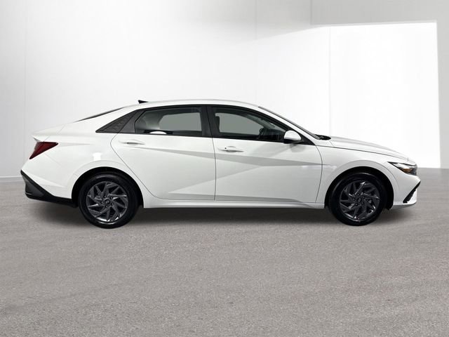 Used 2025 Hyundai Elantra Hybrid FWD image 44