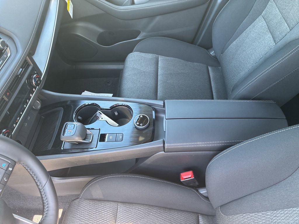 New 2026 Nissan Rogue SV w/ Cold Weather Package AWD/4WD image 23