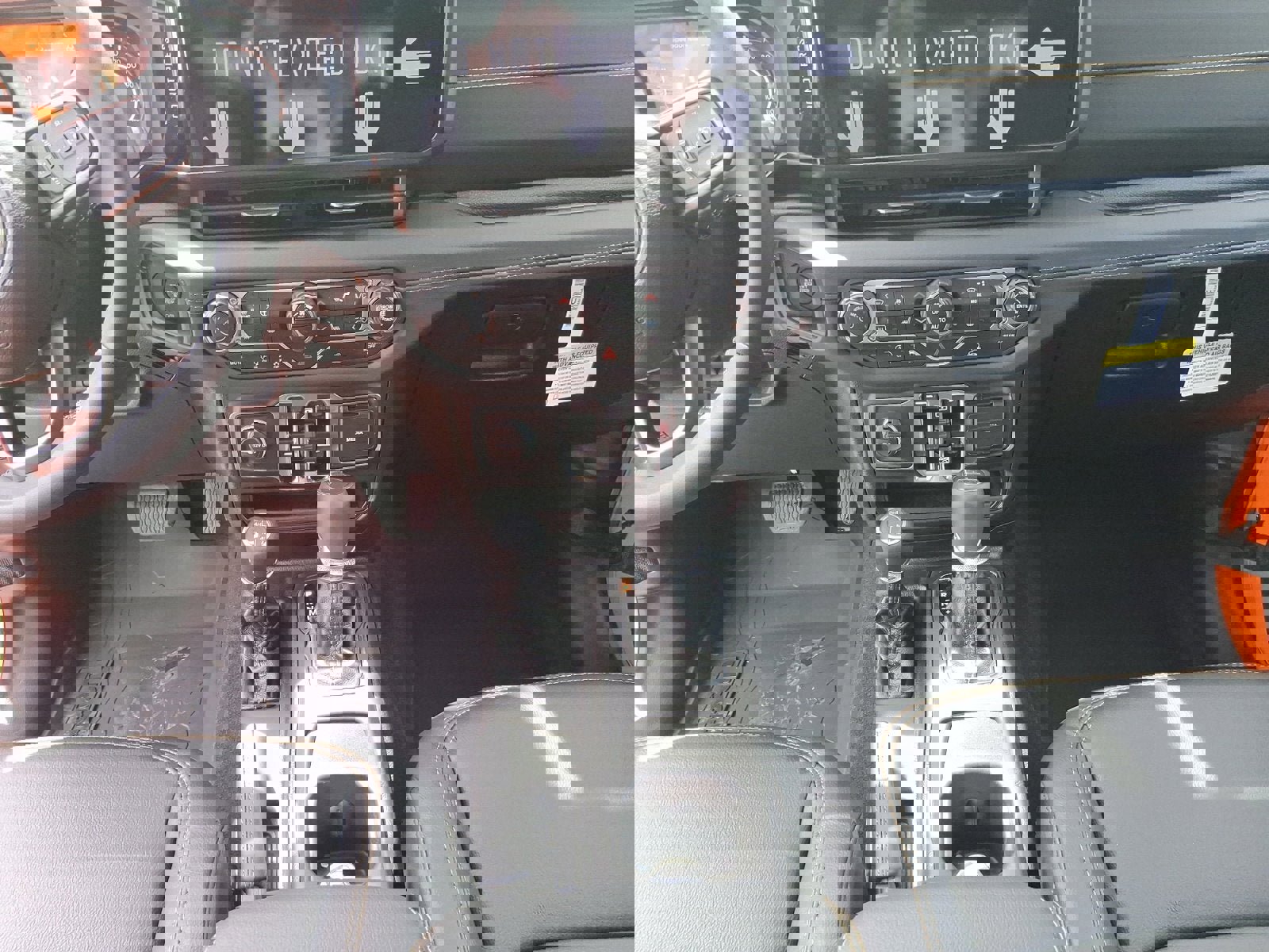 New 2025 Jeep Gladiator Sport w/ Premium Package image 12