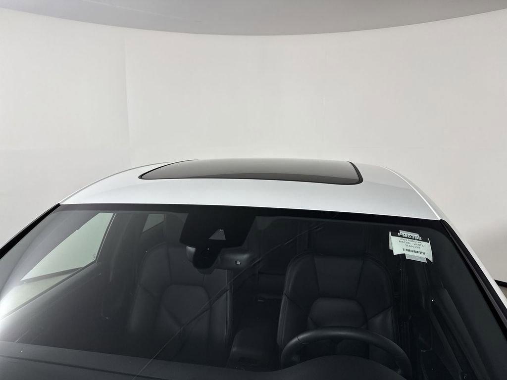 Certified 2025 Porsche Macan image 17