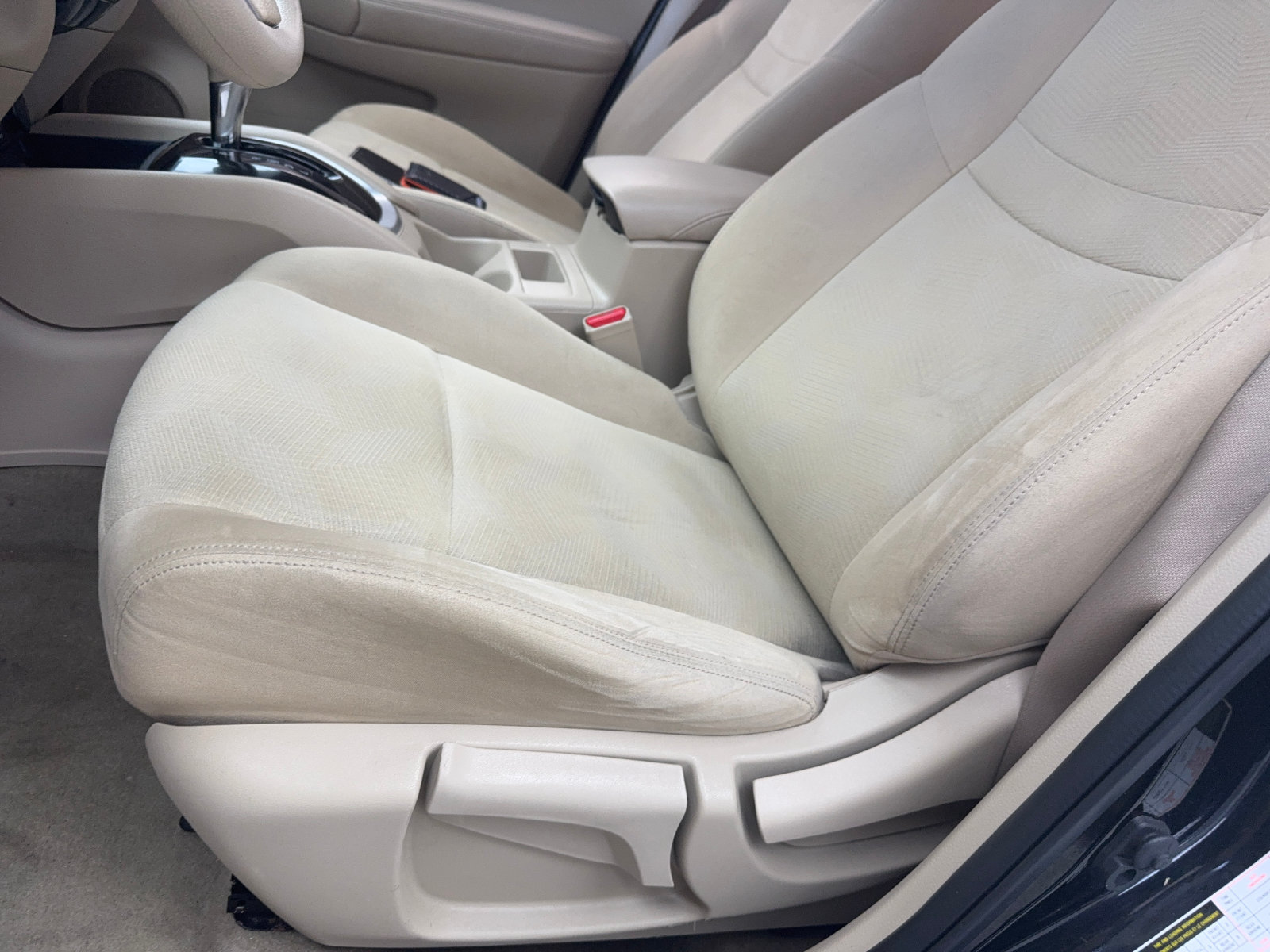 Used 2015 Nissan Rogue S FWD image 30