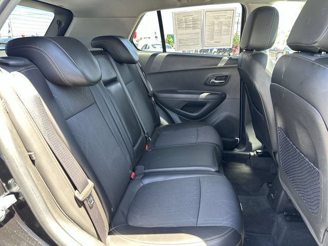 Used 2020 Chevrolet Trax LT w/ Sun & Sound Package FWD image 27
