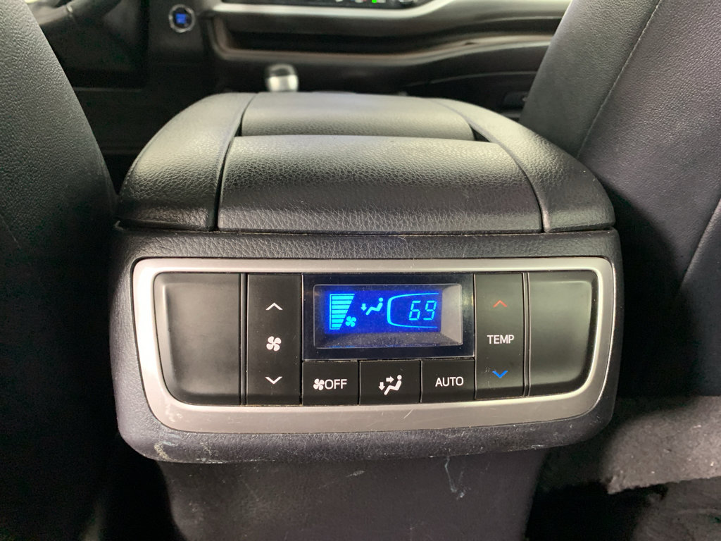 Used 2019 Toyota Highlander XLE image 34
