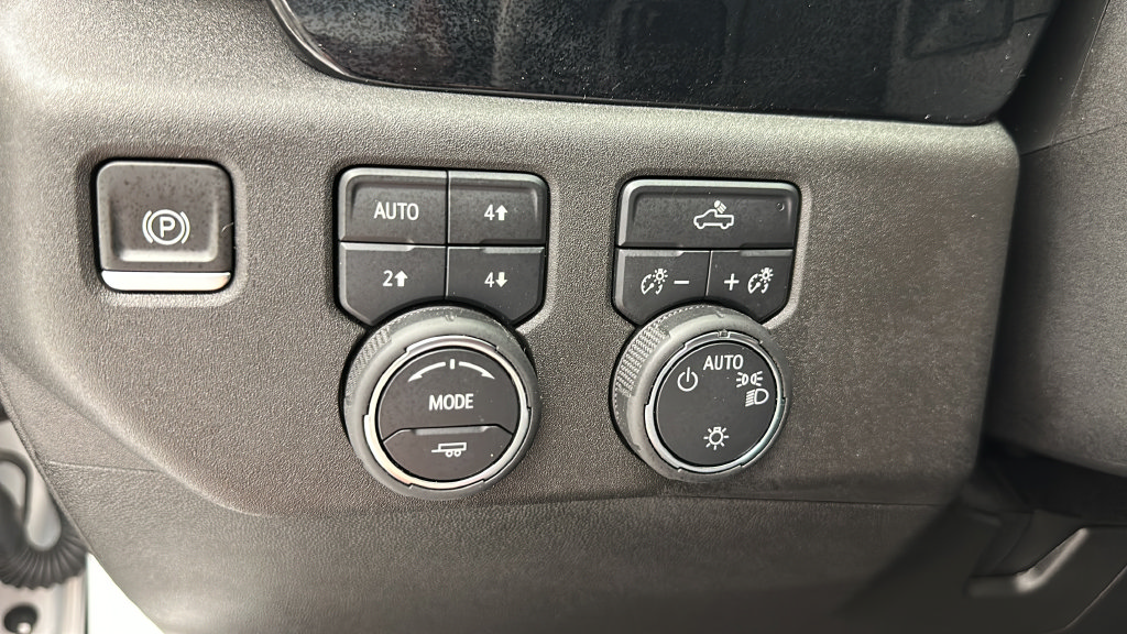 Used 2023 Chevrolet Silverado 1500 LT AWD/4WD image 23