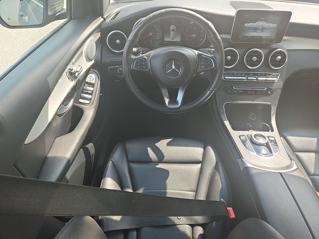 Used 2019 Mercedes-Benz GLC 300 4MATIC w/ Premium Package image 7