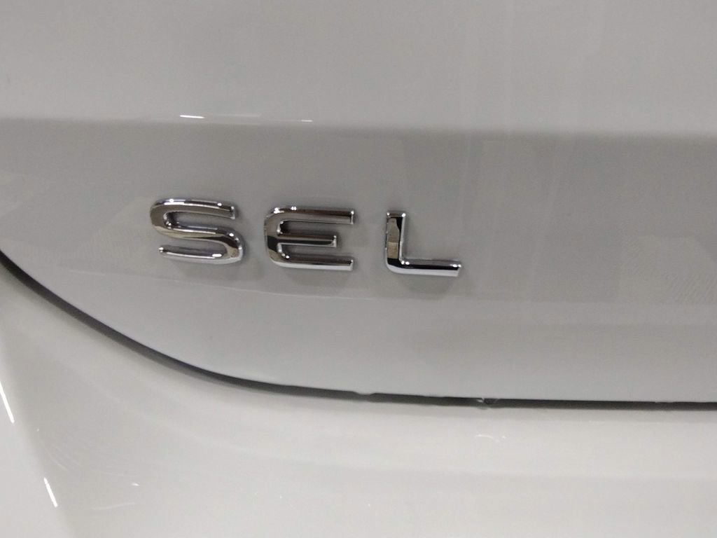 New 2025 Volkswagen Taos SEL image 14