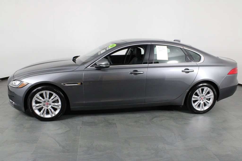 Used 2016 Jaguar XF Premium RWD image 12