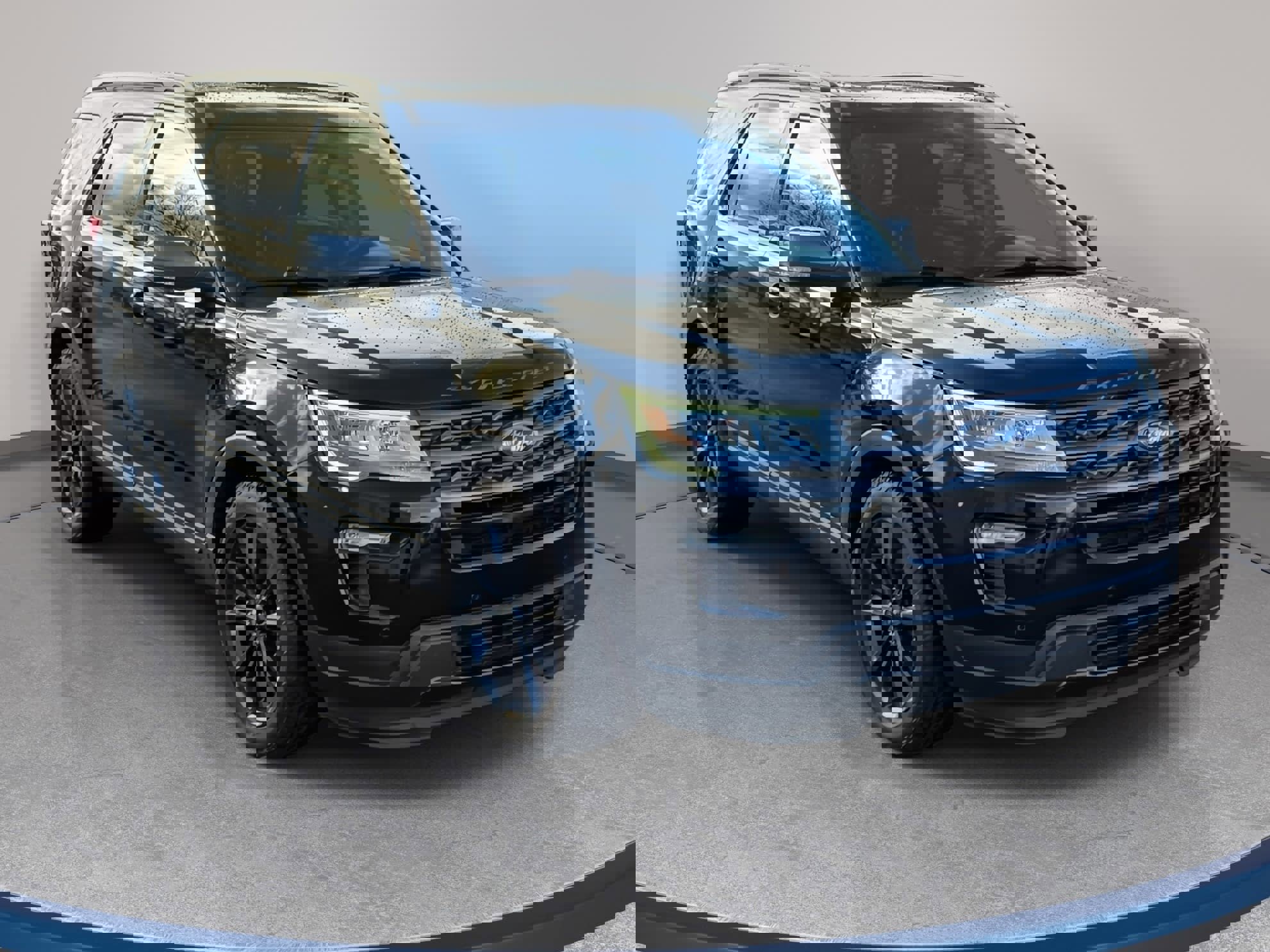 Used 2018 Ford Explorer XLT w/ Equipment Group 202A image 3