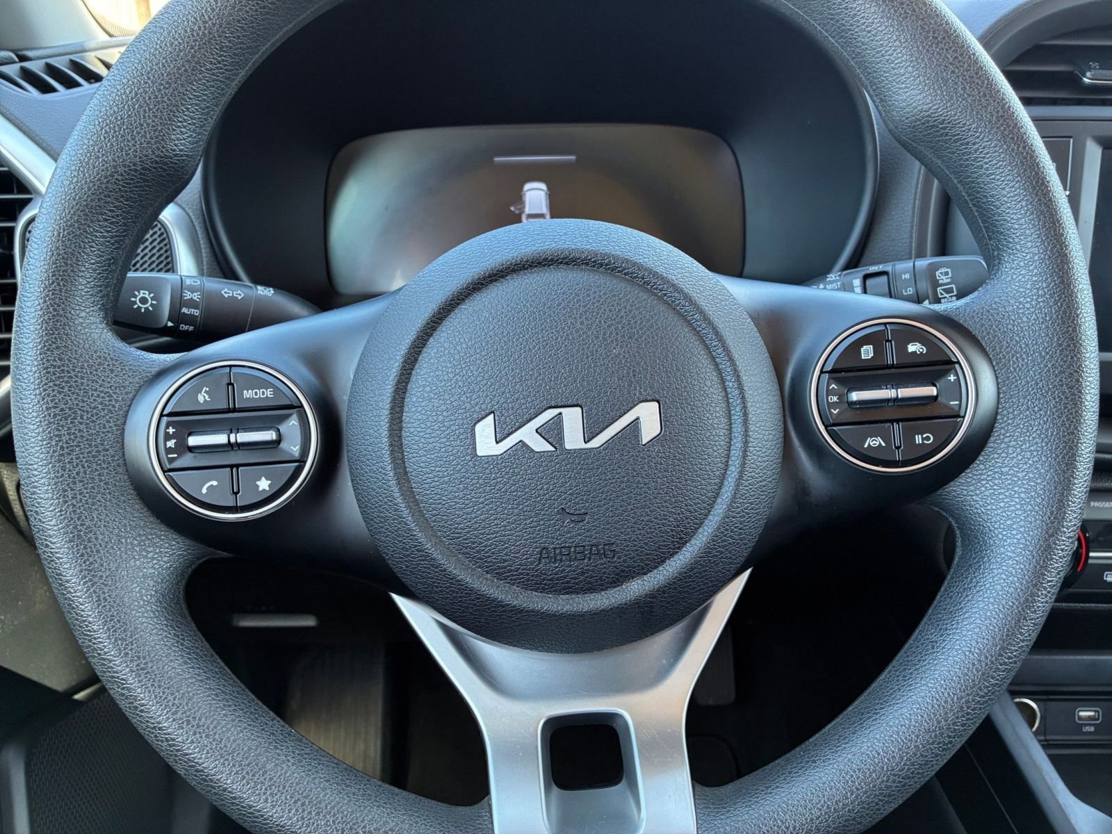 Used 2025 Kia Soul LX w/ LX Technology Package image 21