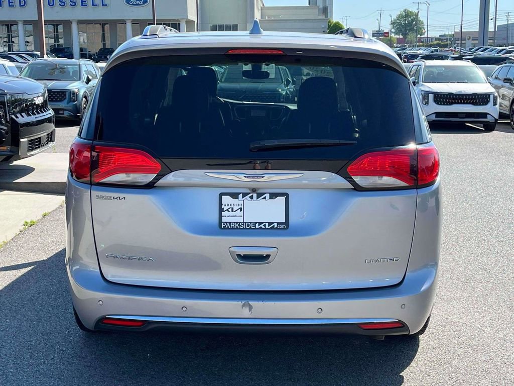Used 2020 Chrysler Pacifica Limited FWD image 33