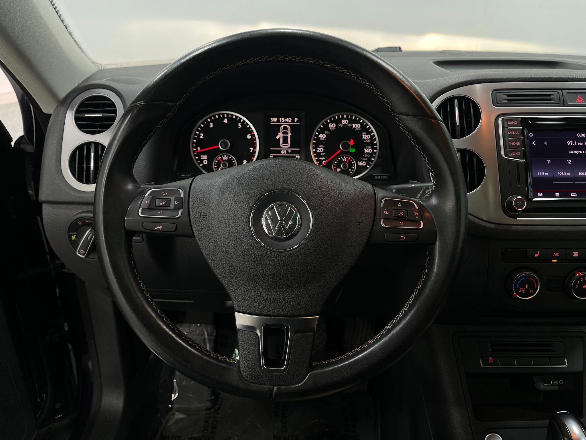 Used 2016 Volkswagen Tiguan SE image 22