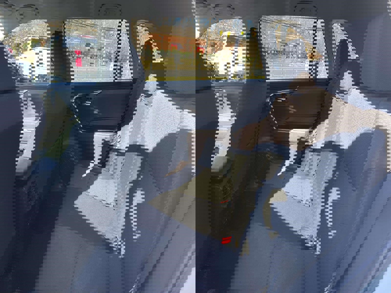 Used 2021 Toyota RAV4 XLE image 15