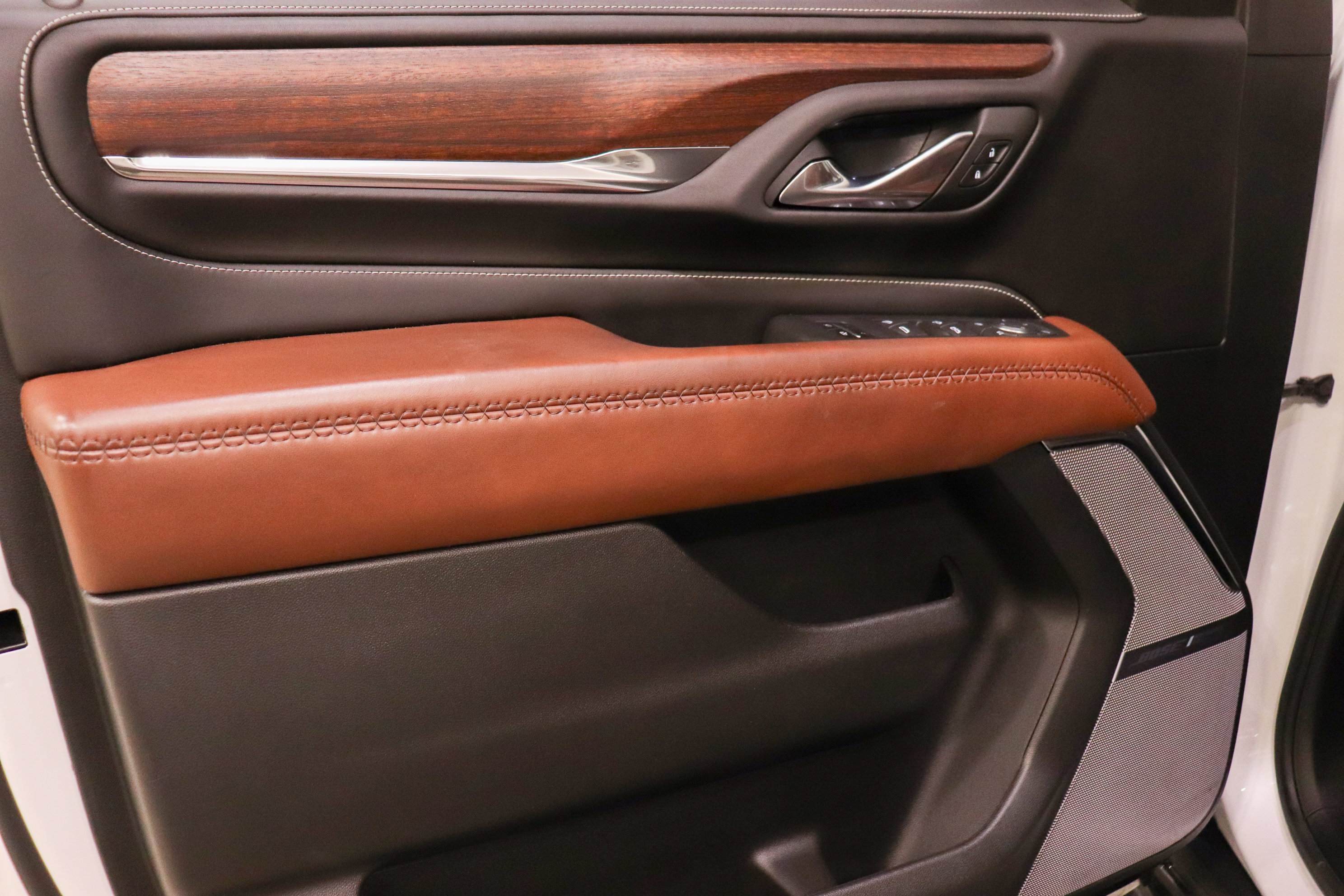 Used 2023 GMC Yukon Denali Ultimate image 11