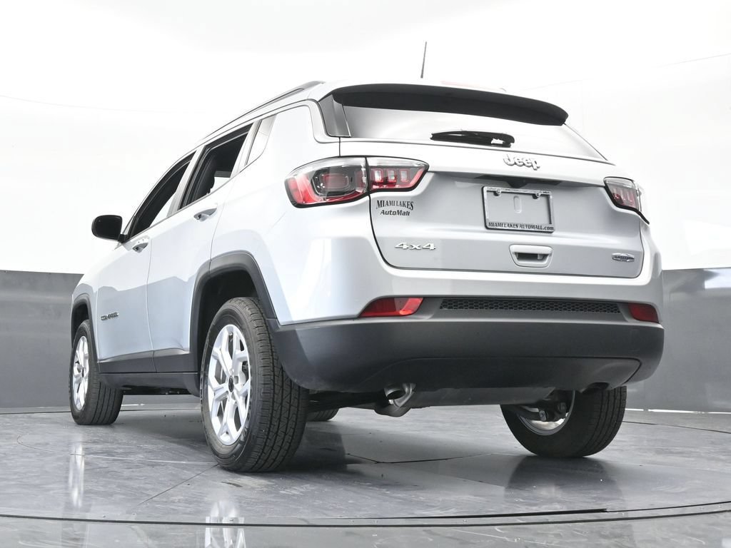 Used 2025 Jeep Compass Latitude AWD/4WD image 28