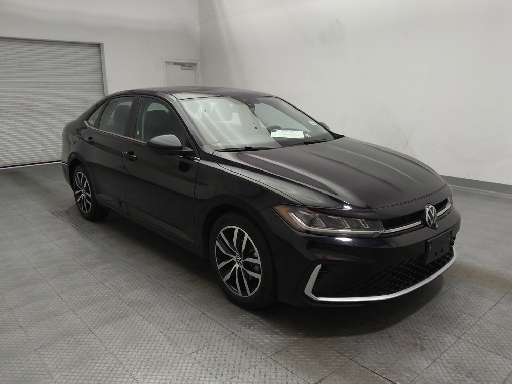 Used 2025 Volkswagen Jetta SE FWD image 13