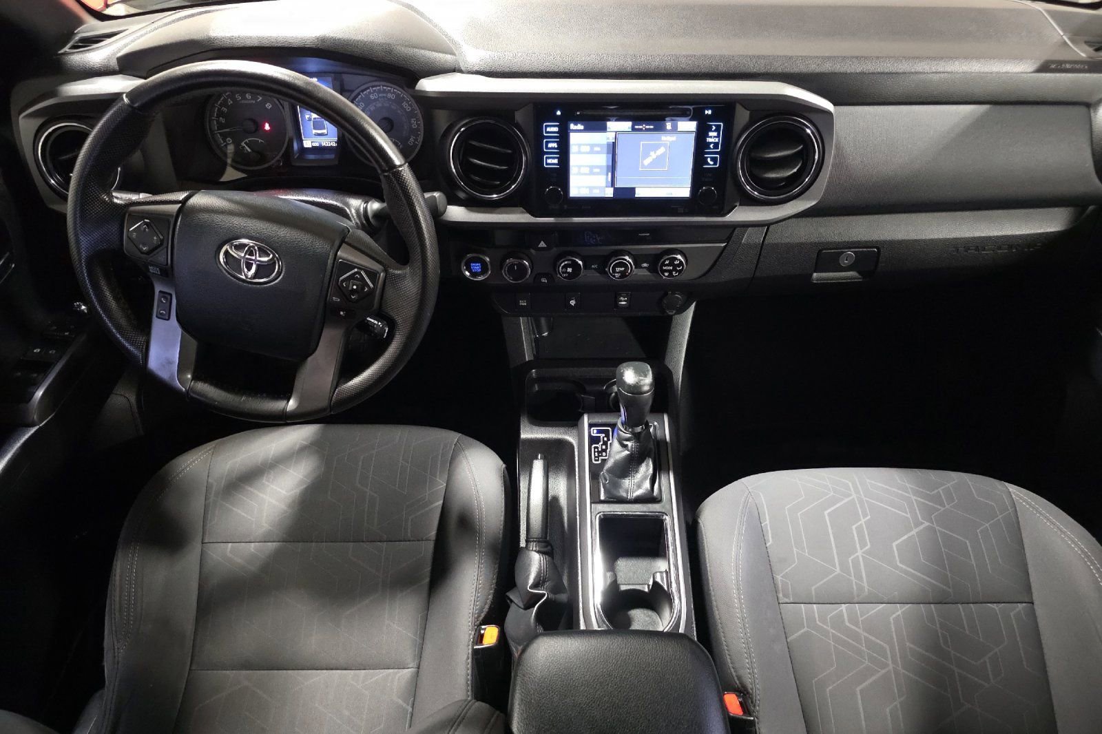 Used 2016 Toyota Tacoma TRD Sport w/ Towing Package image 13