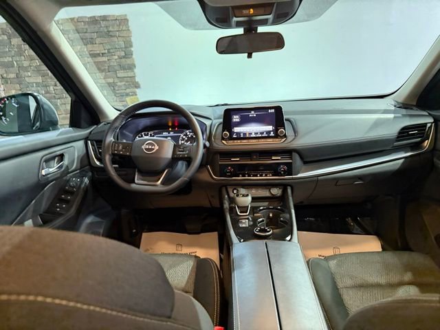 Certified 2025 Nissan Rogue SV image 25