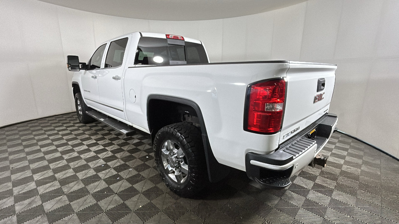 Used 2015 GMC Sierra 3500 Denali AWD/4WD image 4