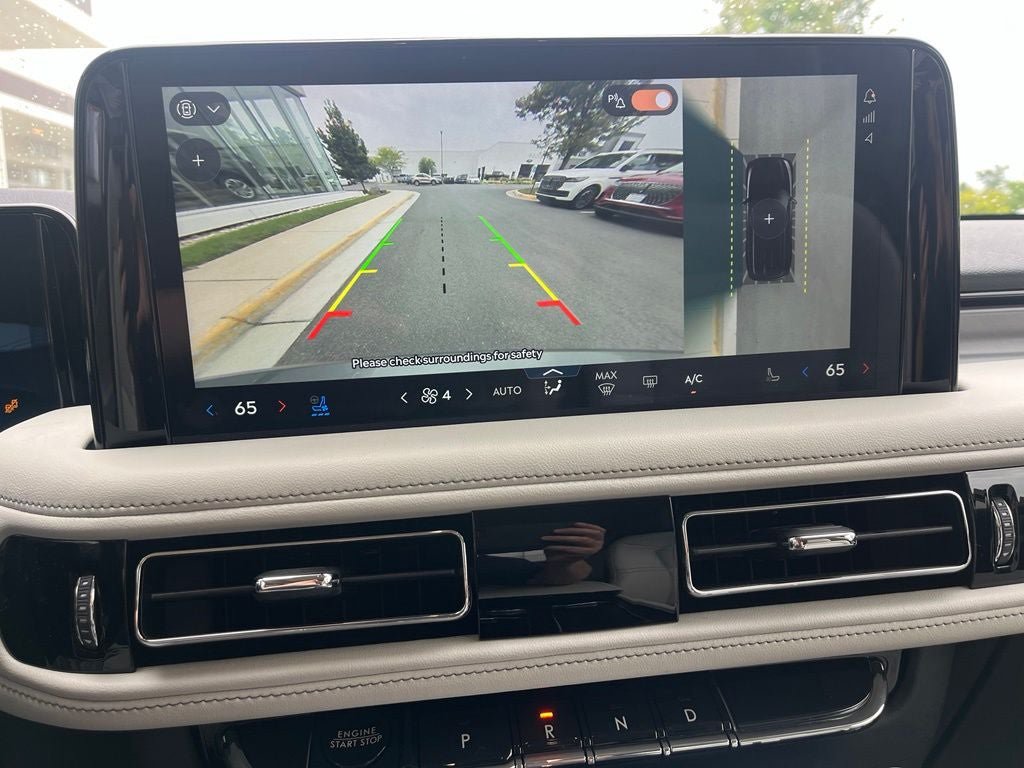 Certified 2025 Lincoln Aviator AWD image 29
