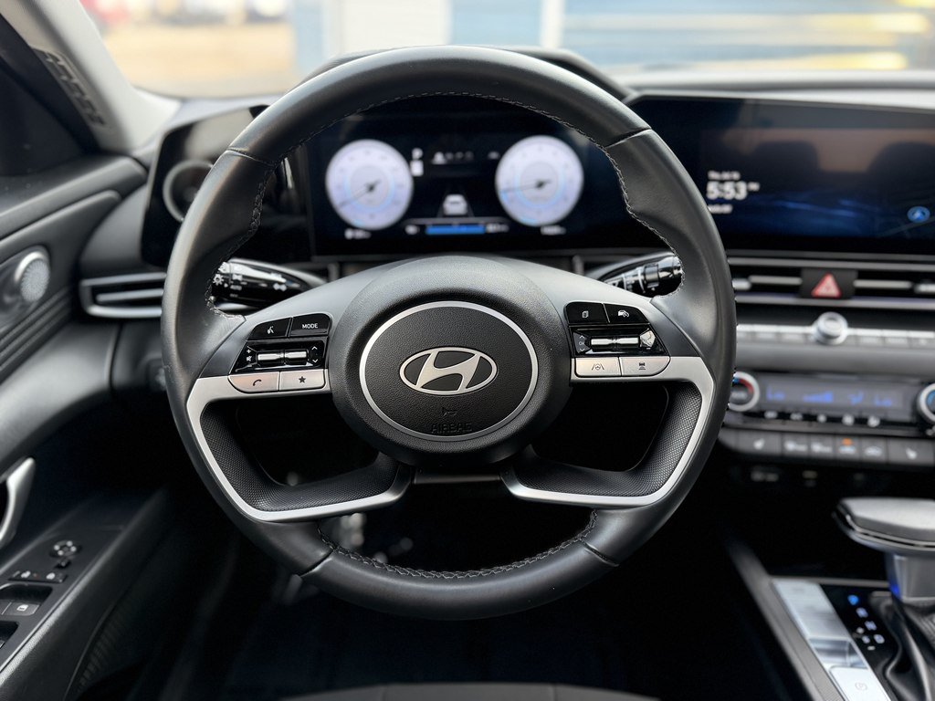 Used 2025 Hyundai Elantra SEL FWD image 13