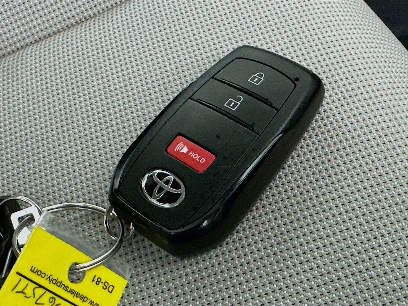 Used 2022 Toyota Corolla Cross LE AWD/4WD image 44