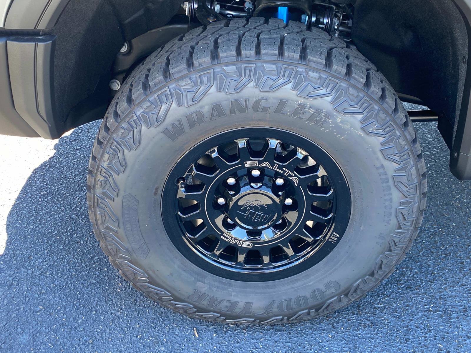 Used 2025 GMC Sierra 2500 AT4X w/ AT4X AEV Edition image 20