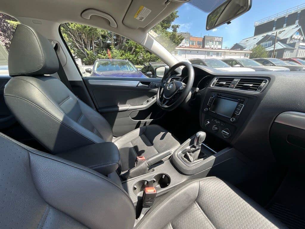 Used 2015 Volkswagen Jetta SE FWD image 16