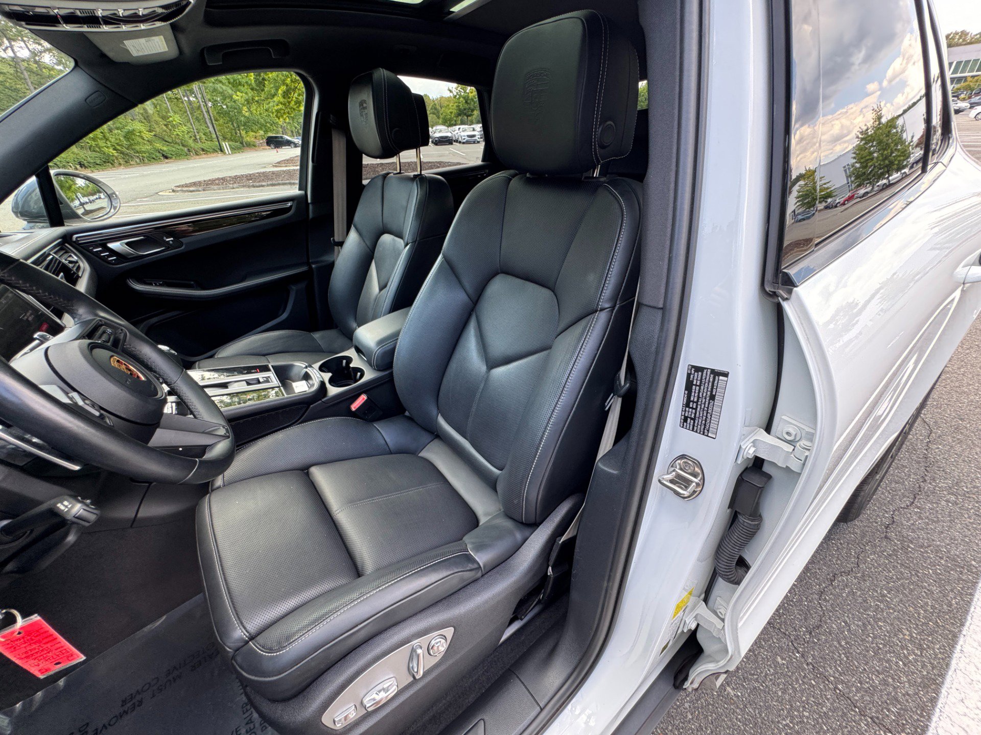 Used 2023 Porsche Macan image 23