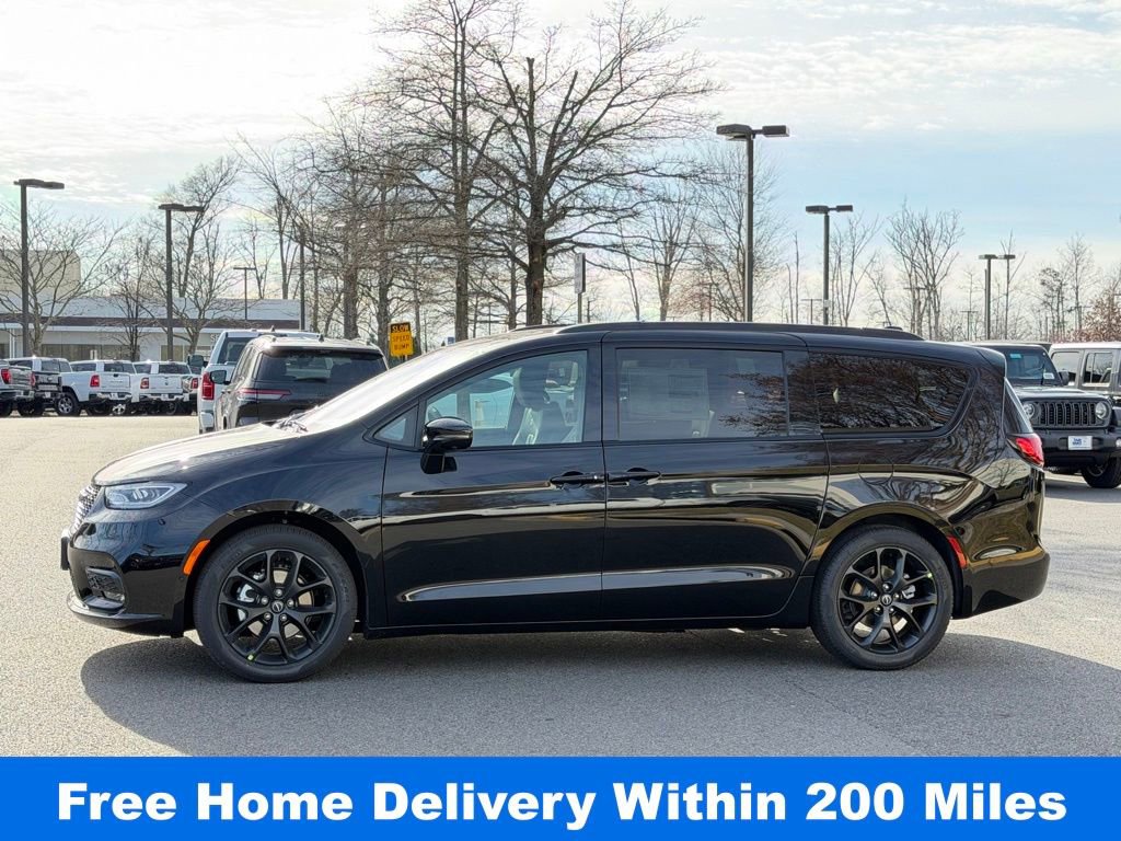 New 2026 Chrysler Pacifica Select w/ S Appearance Package image 10