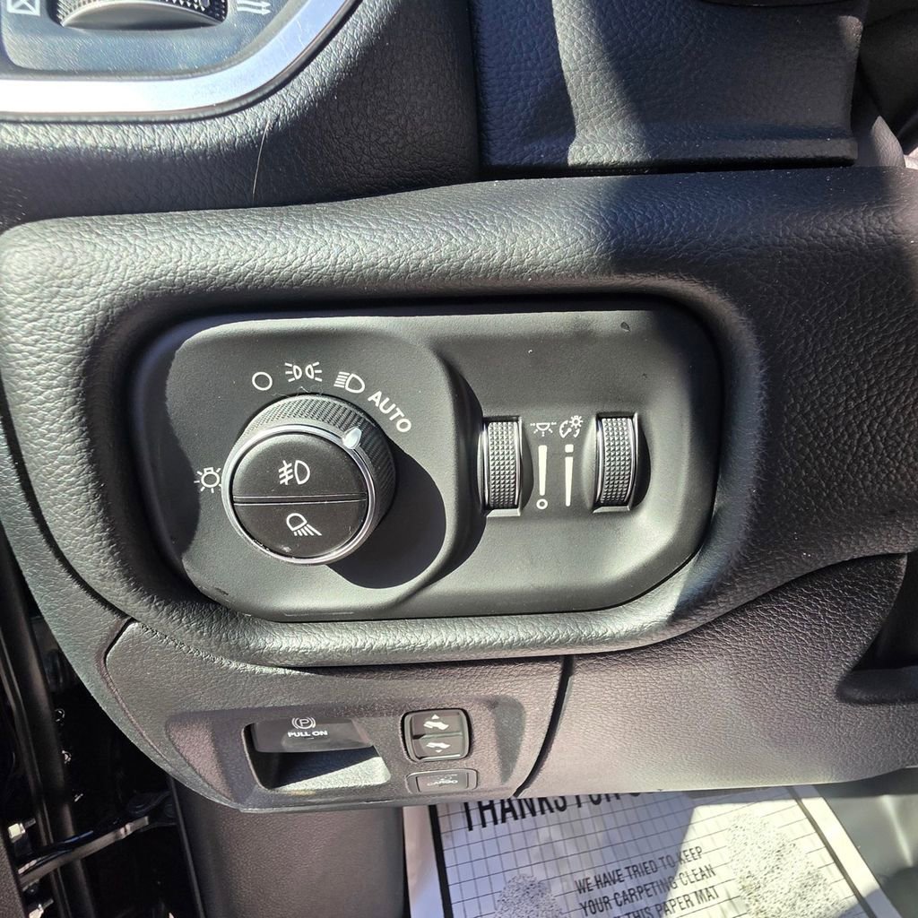 New 2026 RAM 1500 4x4 Crew Cab image 14