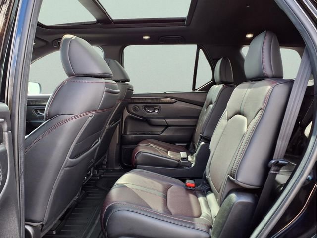 Used 2025 Honda Pilot Black Edition image 13