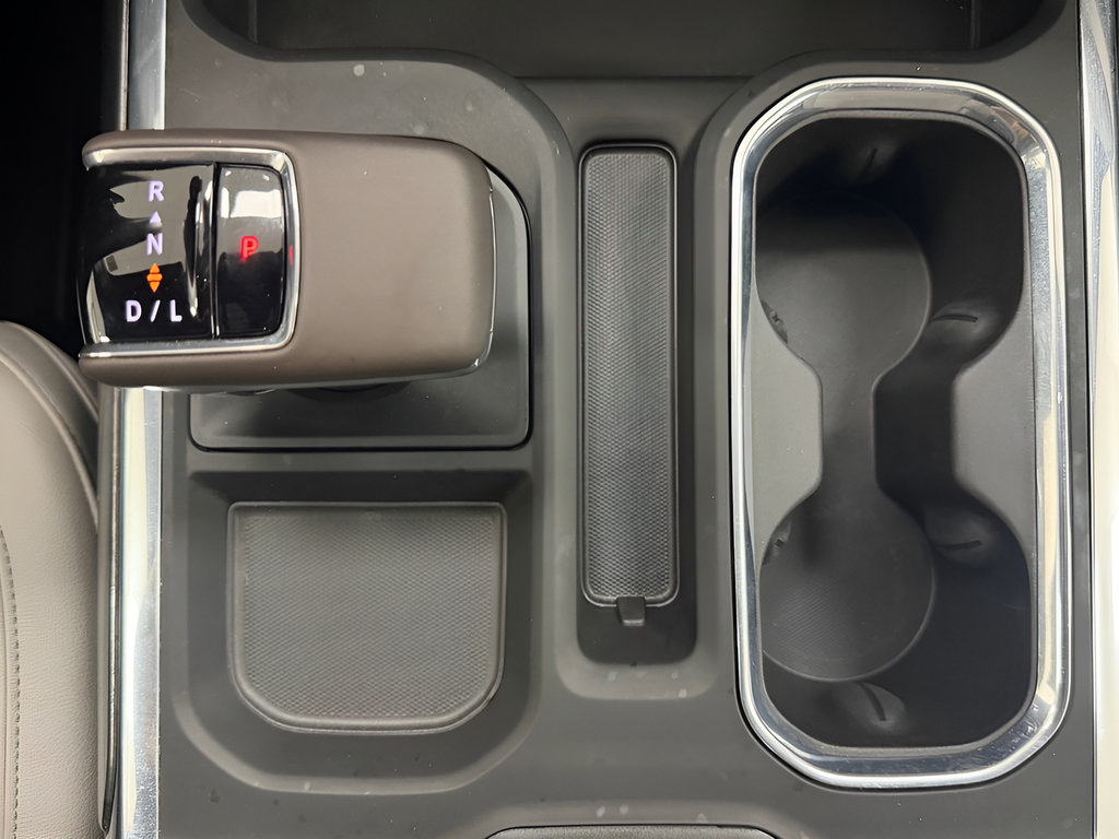 Used 2025 Chevrolet Silverado 1500 LTZ AWD/4WD image 16
