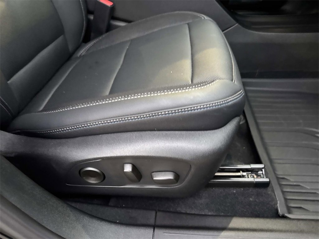 Used 2025 Chevrolet Equinox EV LT w/ Convenience Package II image 12