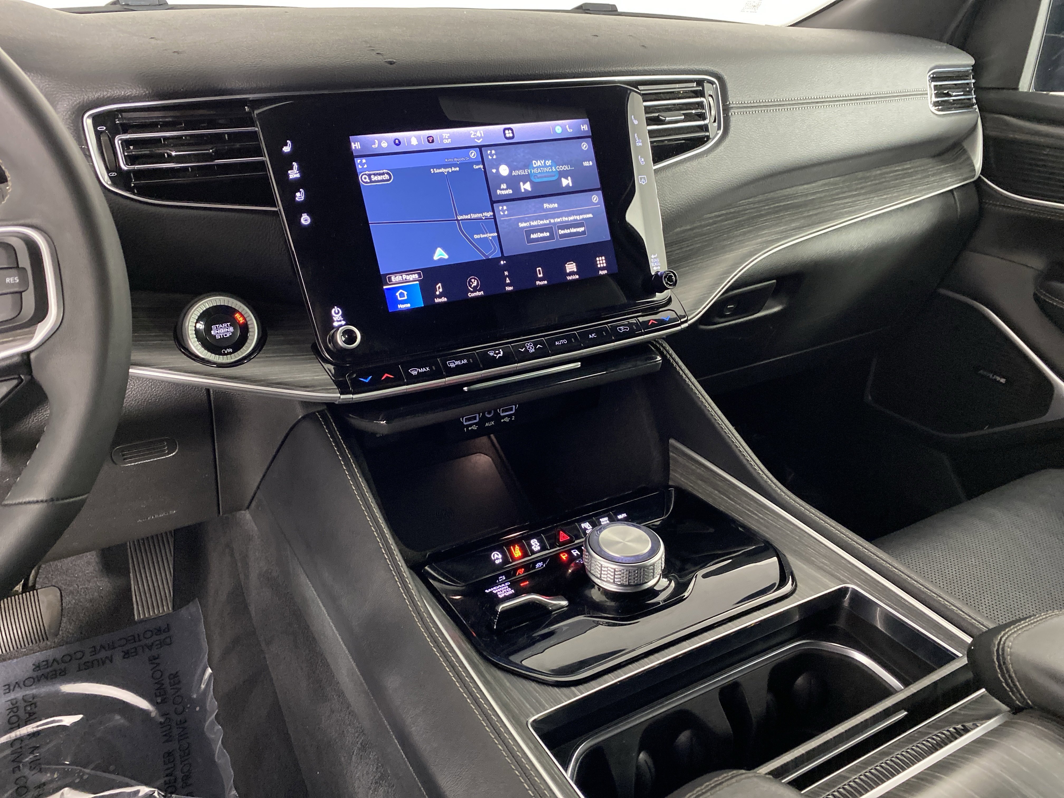 Used 2024 Jeep Wagoneer L Series II w/ Flexible Seating Group image 27