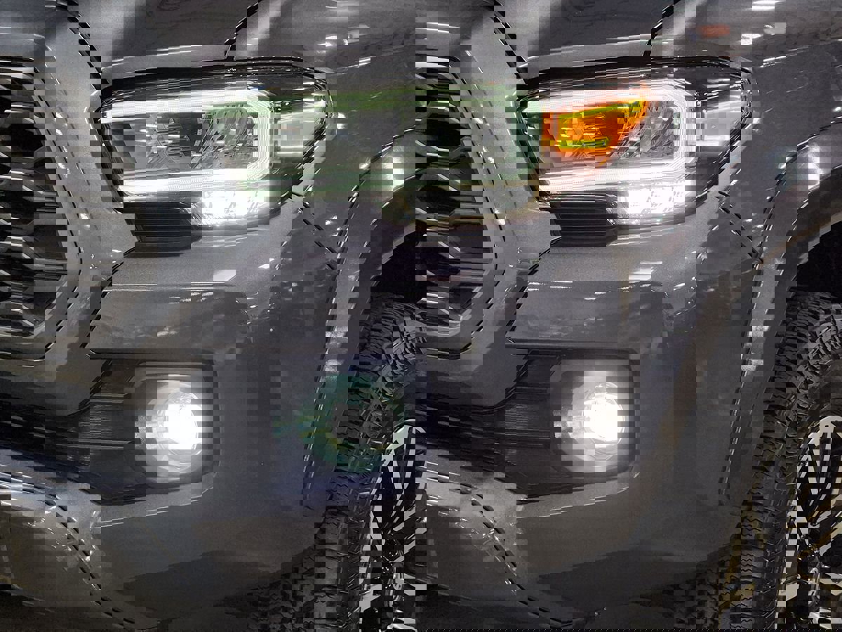 Used 2021 Toyota Tacoma TRD Sport w/ Technology Package image 14