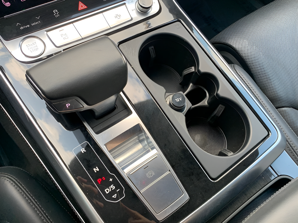 Used 2019 Audi Q8 Prestige w/ Luxury Package AWD/4WD image 45
