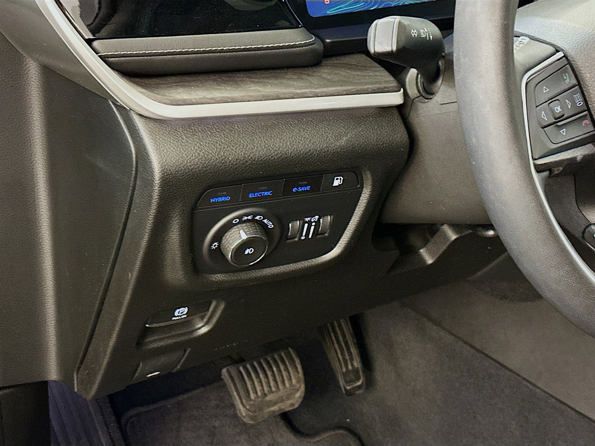 Used 2023 Jeep Grand Cherokee 4WD 4xe image 17