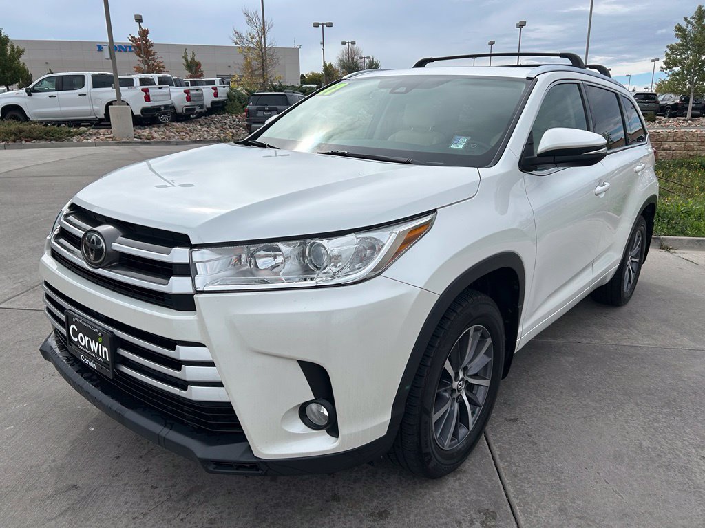 Used 2017 Toyota Highlander XLE AWD/4WD image 3