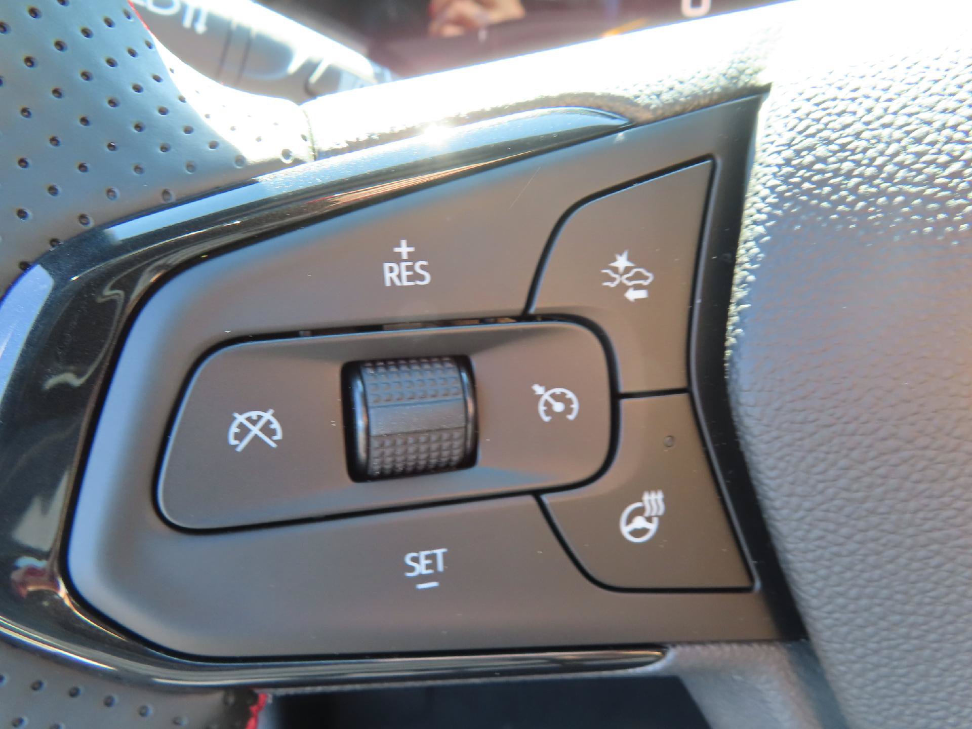 New 2026 Chevrolet Trax RS w/ Sunroof Package FWD image 17